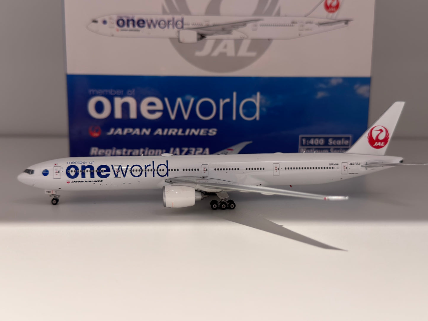 Boeing 777-300ER Japan Airlines One World – Phoenix Models 1:400