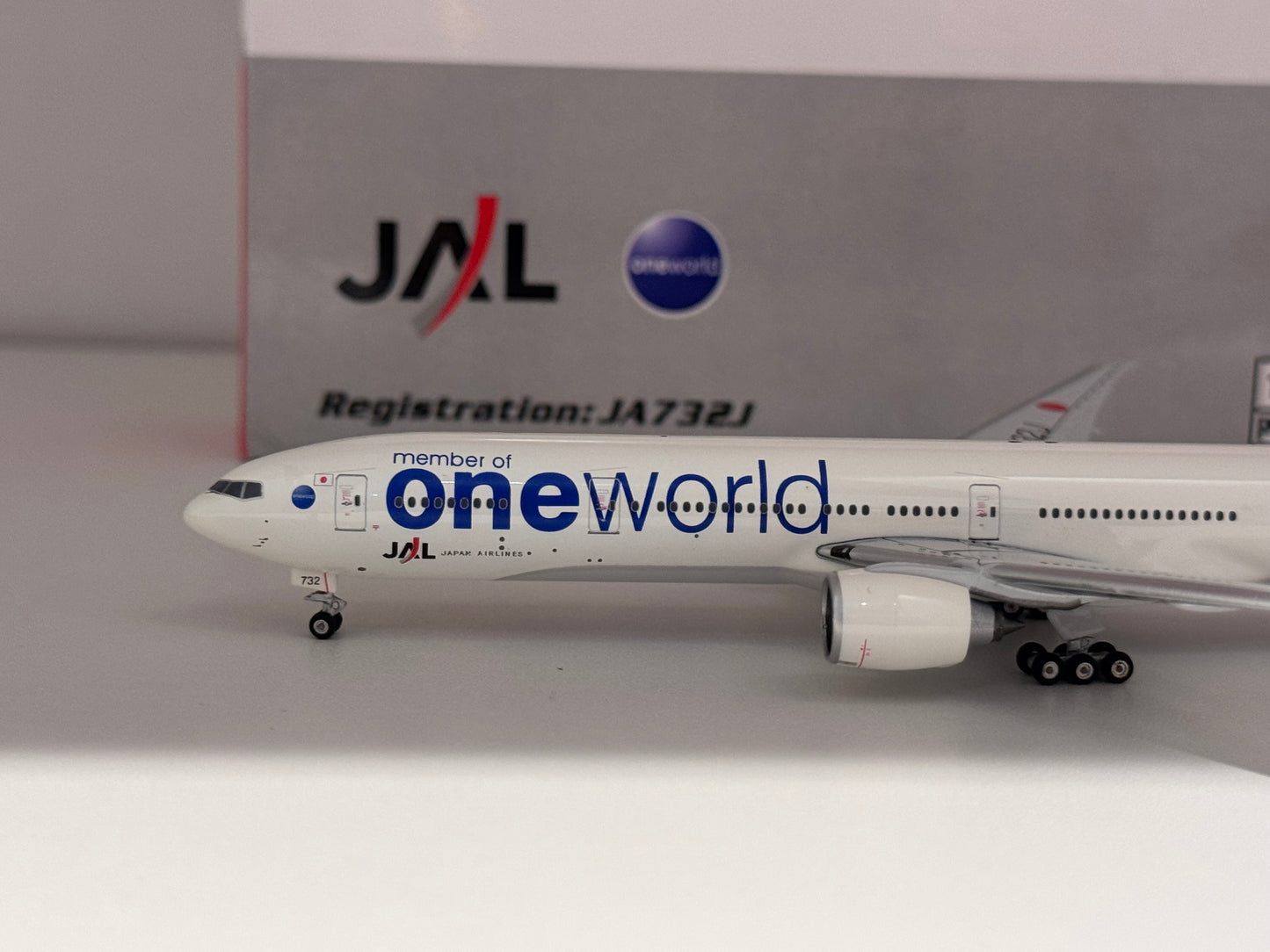 Boeing 777-300ER Japan Airlines – Phoenix Models 1:400