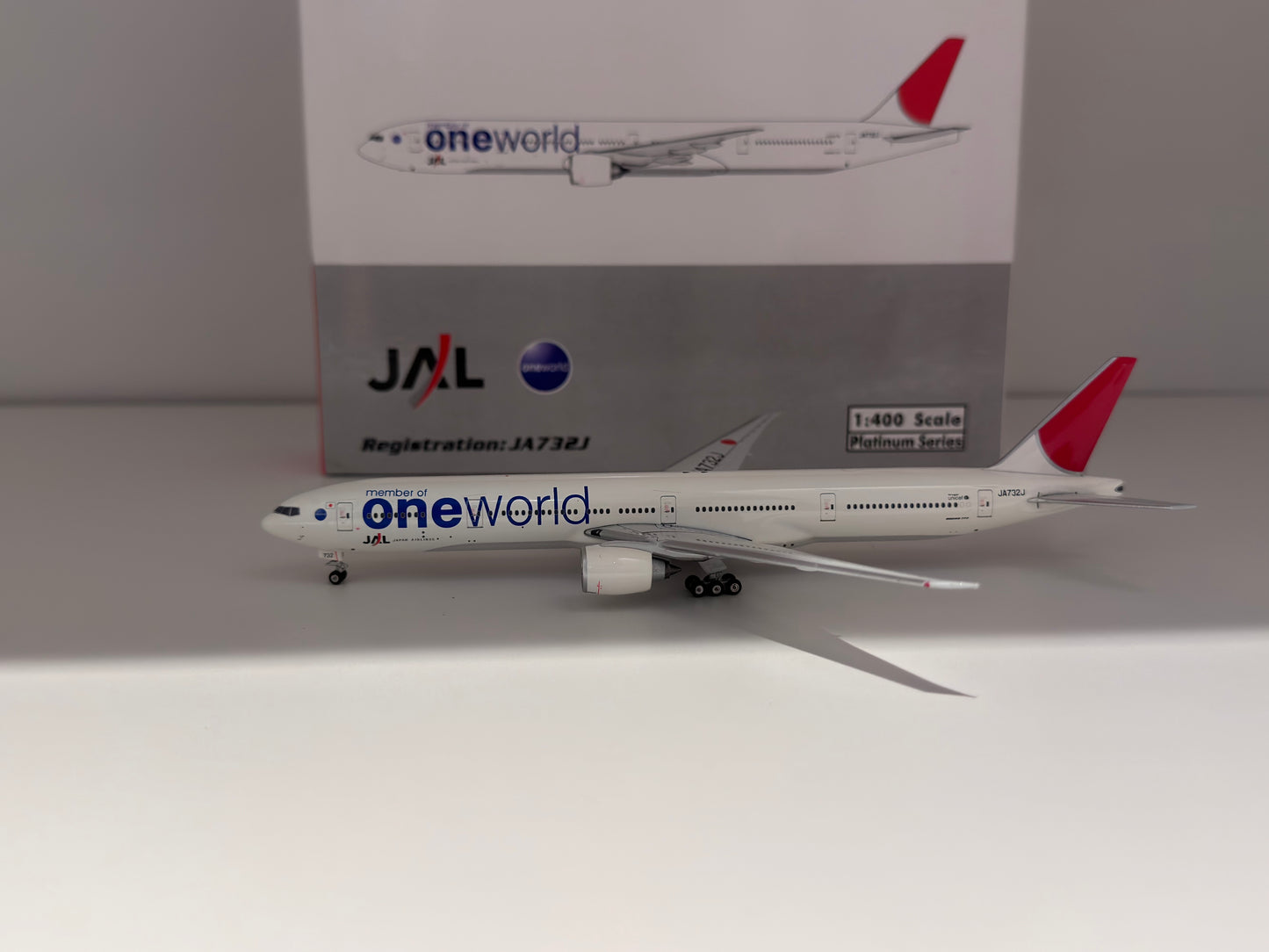 Boeing 777-300ER Japan Airlines – Phoenix Models 1:400