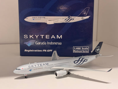 Airbus A330-300 Garuda Indonesia SkyTeam – Phoenix Models 1:400