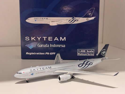 Airbus A330-300 Garuda Indonesia SkyTeam – Phoenix Models 1:400
