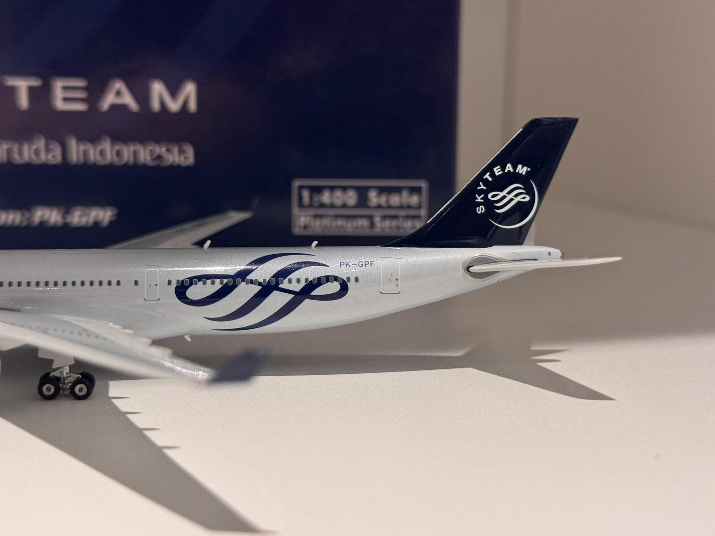 Airbus A330-300 Garuda Indonesia SkyTeam – Phoenix Models 1:400