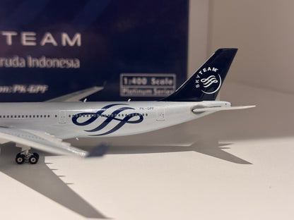 Airbus A330-300 Garuda Indonesia SkyTeam – Phoenix Models 1:400