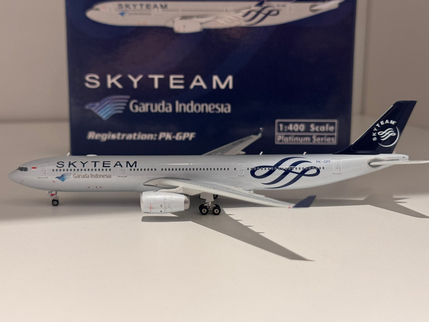 Airbus A330-300 Garuda Indonesia SkyTeam – Phoenix Models 1:400