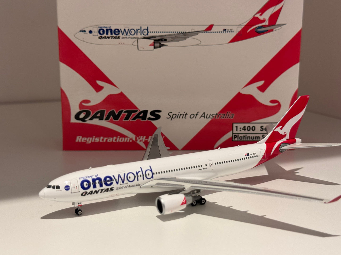 Airbus A330-200 Qantas One World – Phoenix Models 1:400