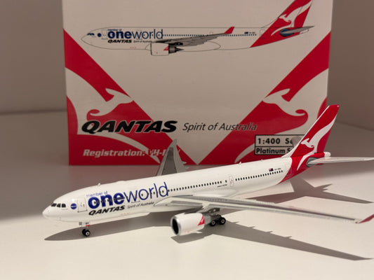 Airbus A330-200 Qantas One World – Phoenix Models 1:400