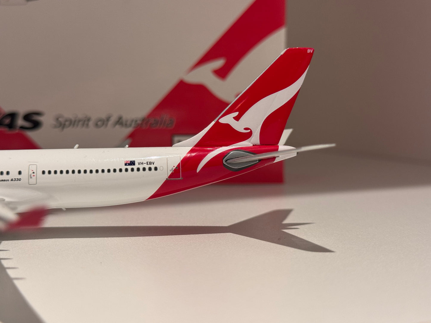 Airbus A330-200 Qantas One World – Phoenix Models 1:400