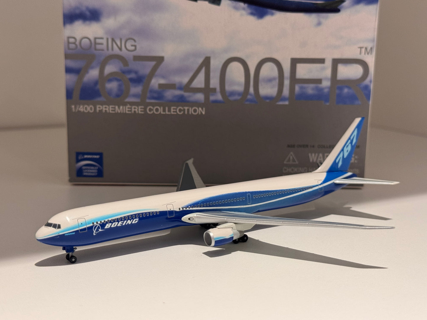 Boeing 767-400ER Boeing Company – Dragon Wings 1:400