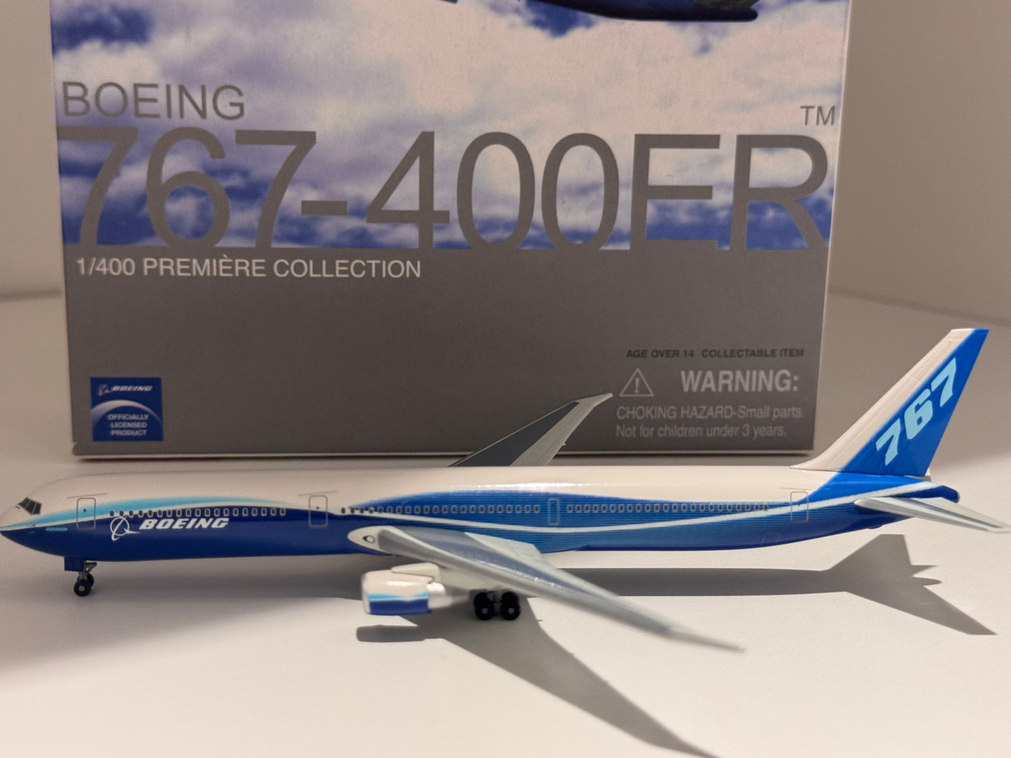 Boeing 767-400ER Boeing Company – Dragon Wings 1:400