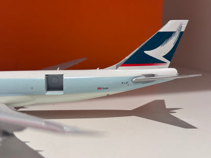 Boeing 747-8F Cathay Pacific – JC Wings 1:400