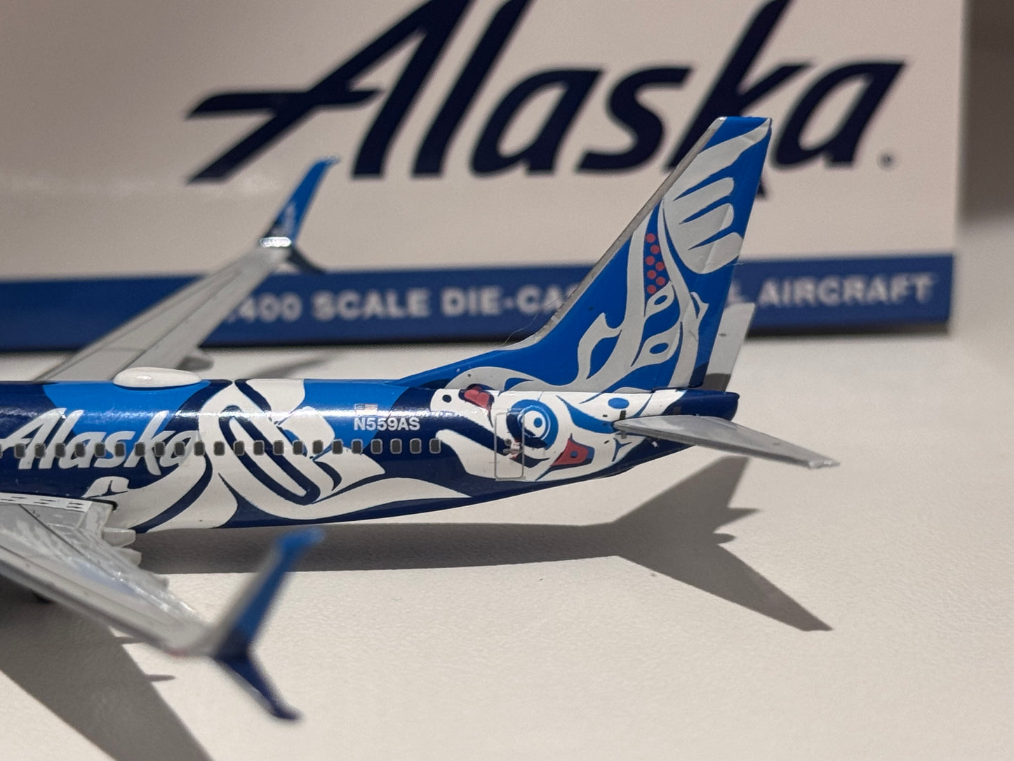 Boeing 737-800 Alaska Airlines “Salmon-People” – Gemini Jets 1:400