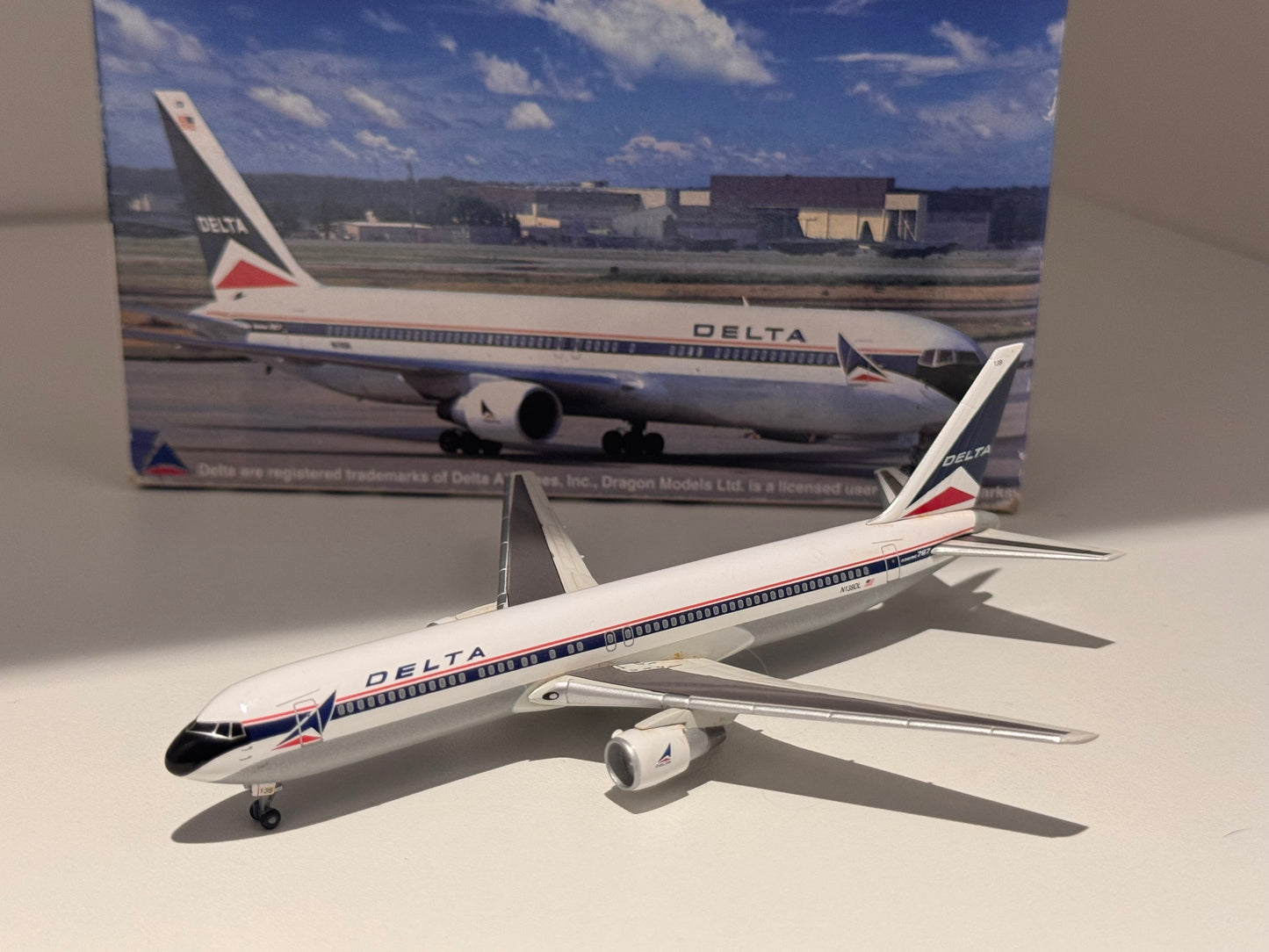 Boeing 767-300ER Delta Air Lines – Dragon Wings 1:400