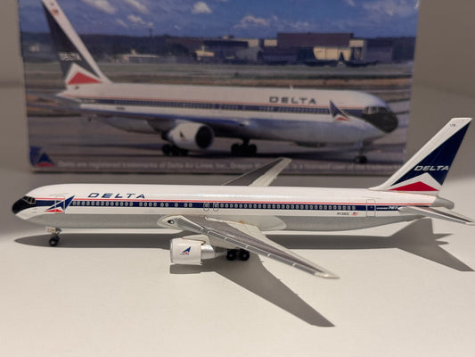 Boeing 767-300ER Delta Air Lines – Dragon Wings 1:400