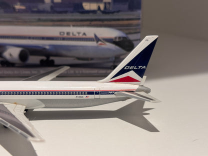 Boeing 767-300ER Delta Air Lines – Dragon Wings 1:400
